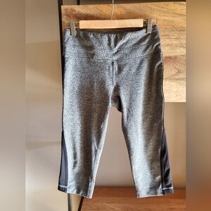 90 Degree Capri Leggings, Gray, Size Small